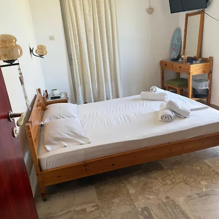 Panorama Hostel Méthana